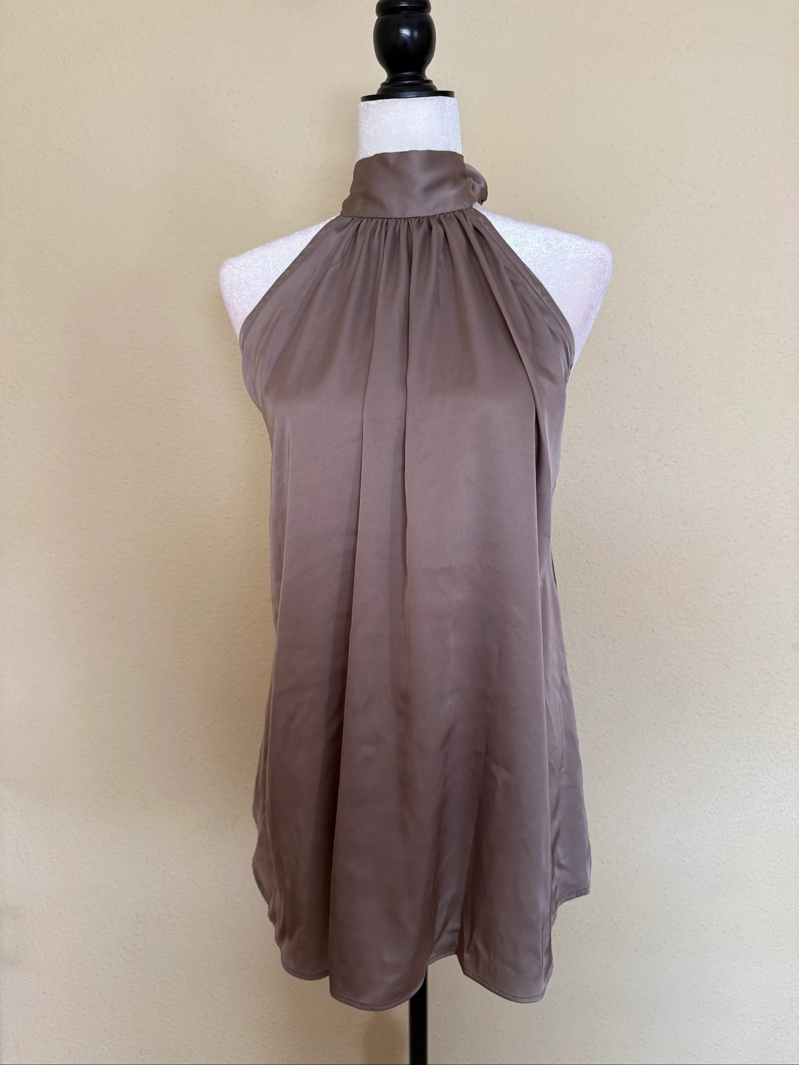 Vestido elegante color champán 